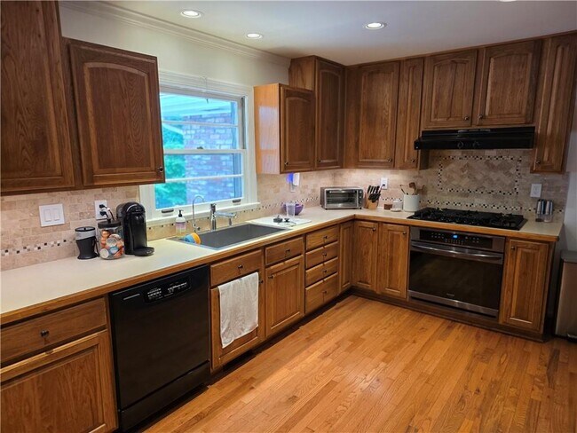 Building Photo - 2129 Pine Forest Dr NE