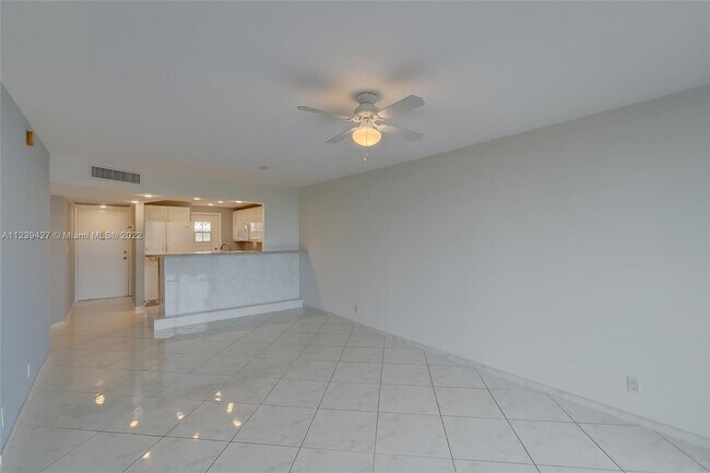 Building Photo - 4501 NE 21st Ave