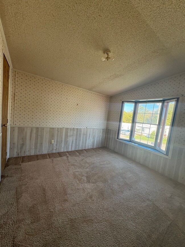 Building Photo - Spacious 3 Bed 2 Bath Mobile Home