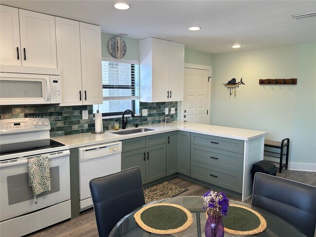 Building Photo - 6142 SE Landing Way