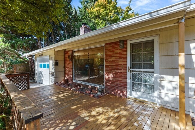 Building Photo - 9877 SE 33rd Ave