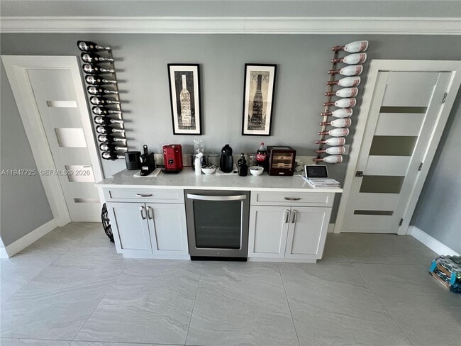 Building Photo - 5510 Bayview Dr