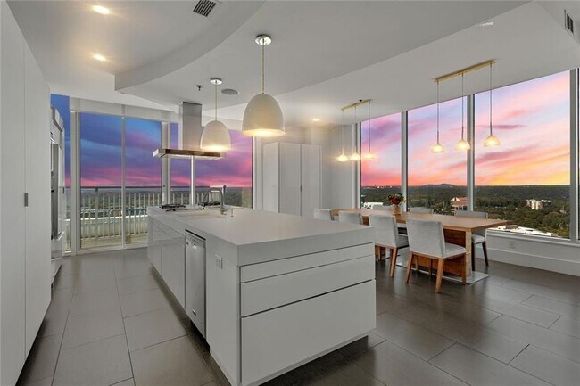 Building Photo - 3338 Peachtree Rd NE