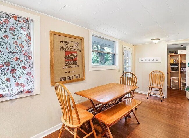 Building Photo - Charming 3-Bedroom Cottage in the Heart of Leesburg!