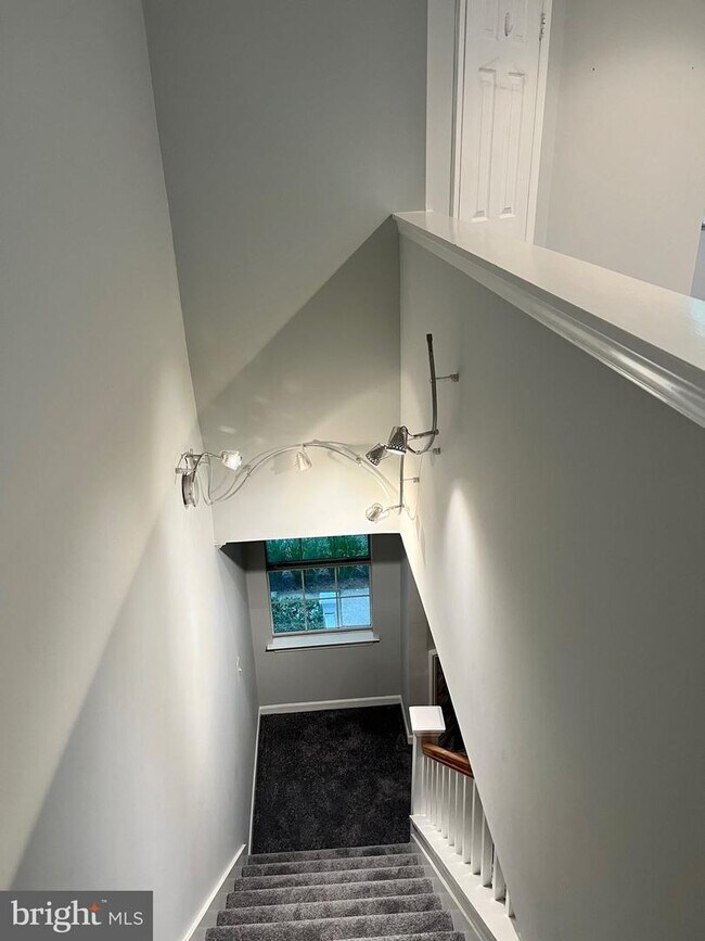 Building Photo - 5705 Chapman Mill Dr