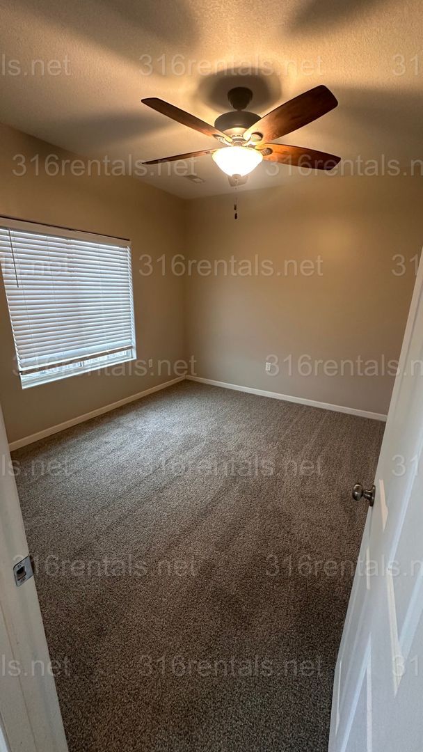 Building Photo - 449 S Longbranch Dr