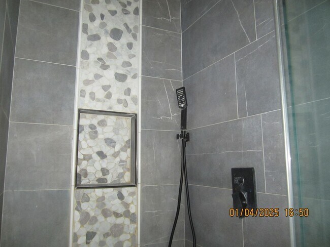 Building Photo - Immaculate 3 bedroom Home University Highlands Riverside