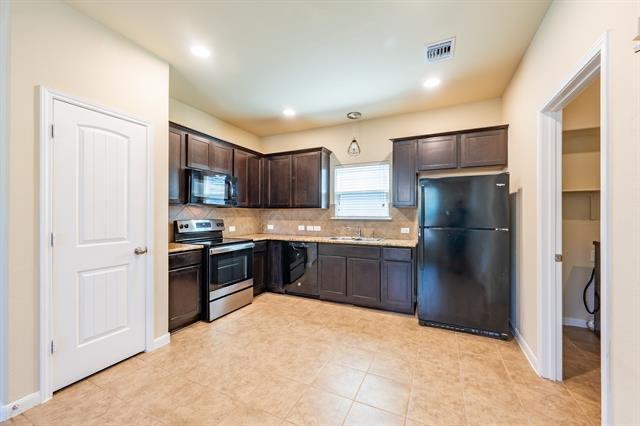 Building Photo - 939 Alamo Plaza Dr