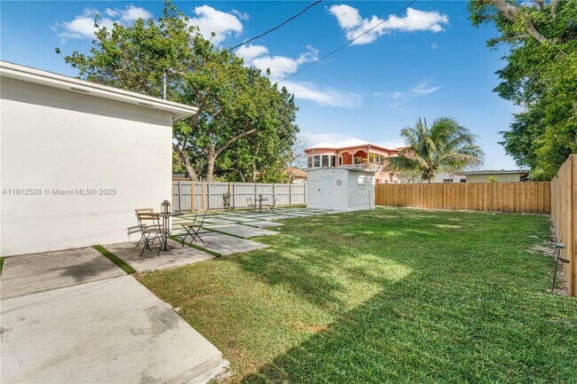Building Photo - 6470 SW 33rd St