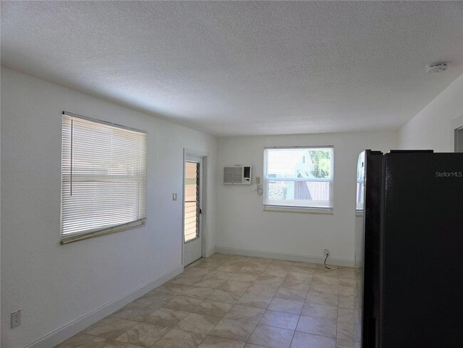 Building Photo - 6931 Hibiscus Ave S