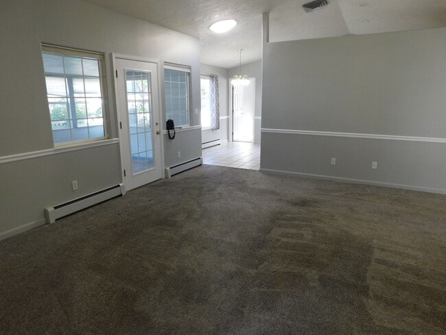 Building Photo - 3 Bed/2 Bath at Fountain Greens