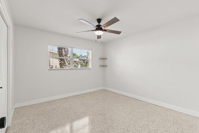 Building Photo - NEWLY RENOVATED Home For Rent in St Pete!