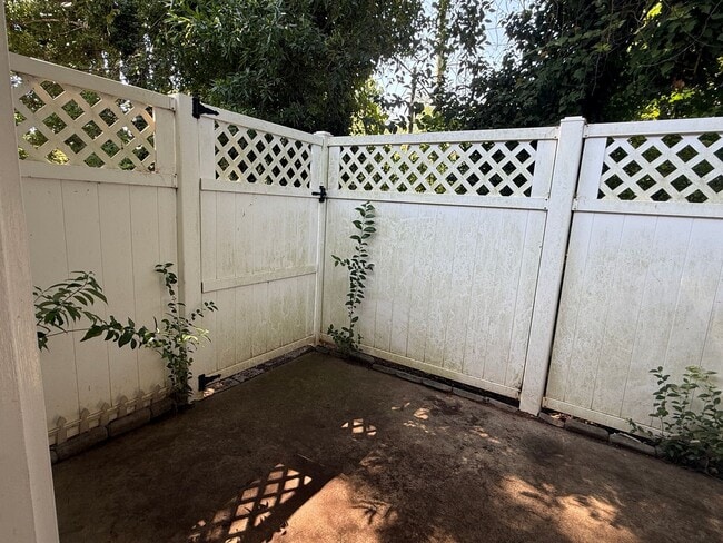 Building Photo - 7033 Somerset Springs Dr