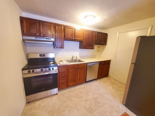 Building Photo - 245 Kelton St