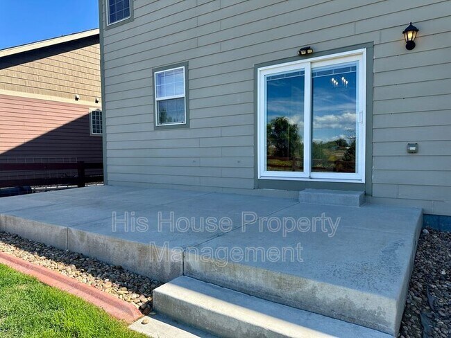 Building Photo - 2122 Longfin Ct