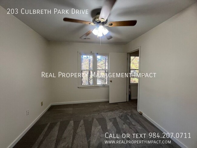 Building Photo - 3 Bedroom 1.5 Bath Hill Top Retreat minute...