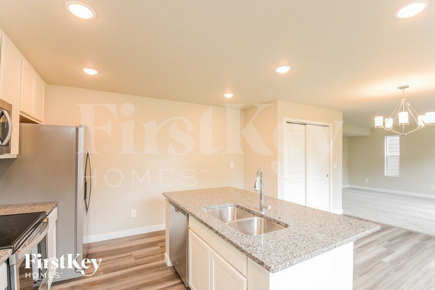 Building Photo - 10645 Luneth Dr