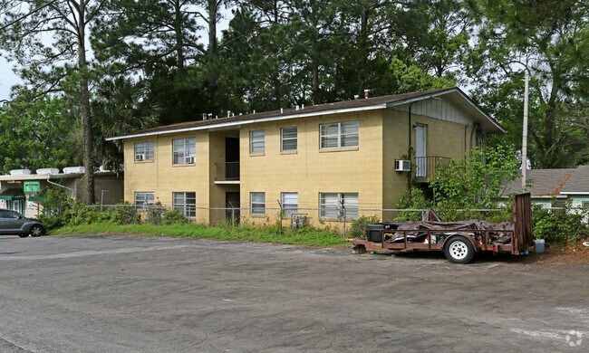 Primary Photo - 107 Lincoln St