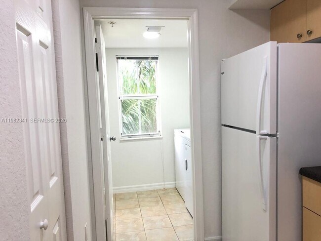 Building Photo - 2544 Centergate Dr