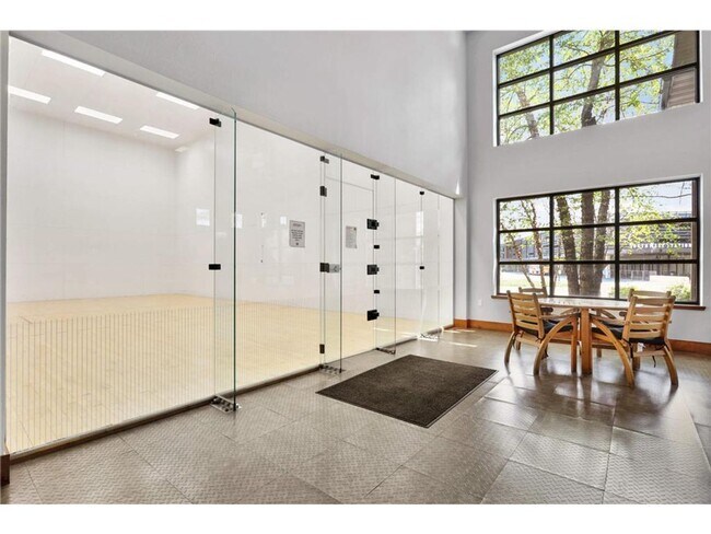 Building Photo - Sparkling 2 Bedroom Condo in Southwest Sta...