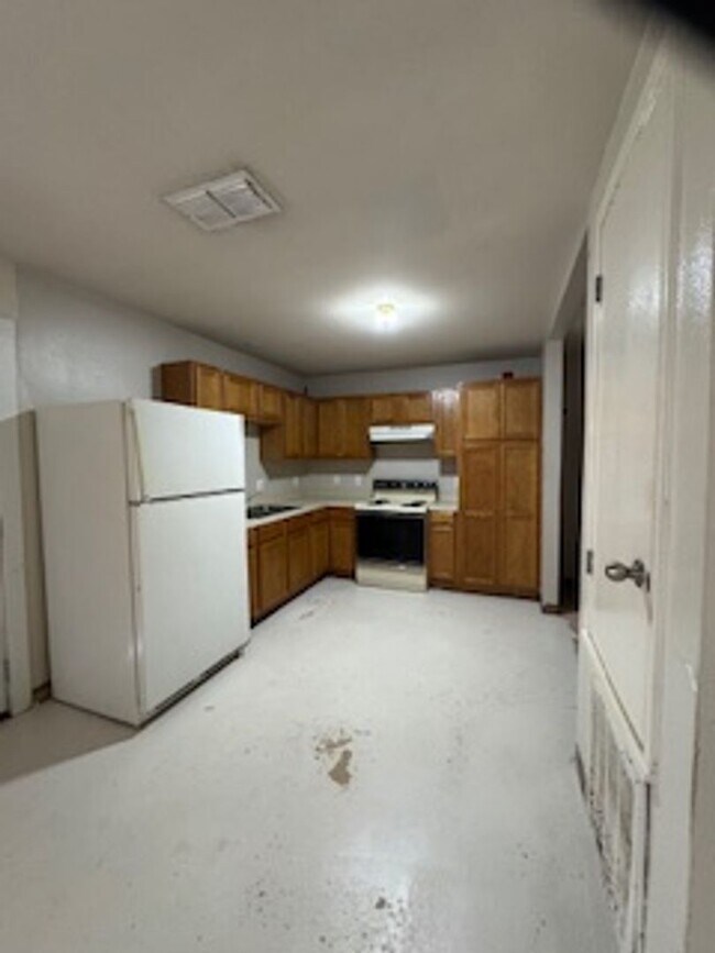 Building Photo - 2851 Highland Ave