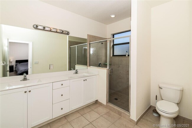 Building Photo - 3376 SE 1st St