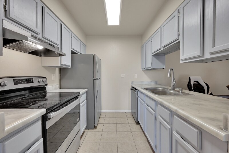 Building Photo - 539 Wright St