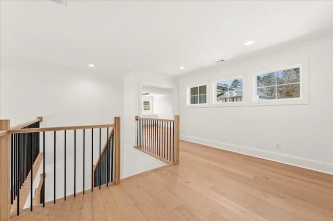 Building Photo - 1270 Glen Eagle Dr
