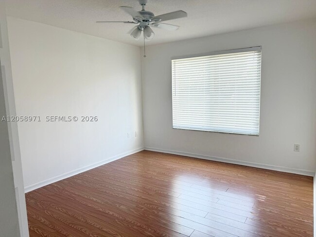 Building Photo - 401 Villa Cir