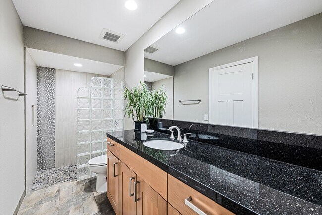 Building Photo - 1950 S Palm Canyon Dr