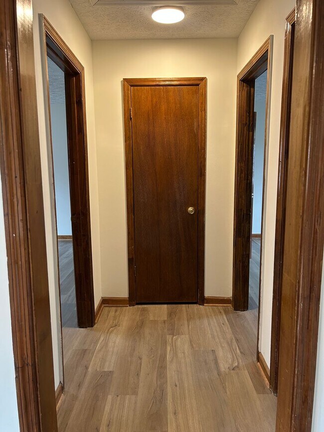 Building Photo - 109/111 Deer Creek Ct
