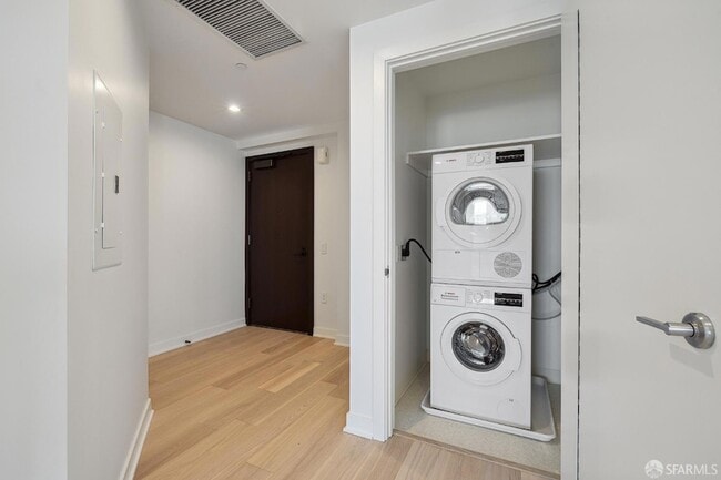 Building Photo - 280 Spear St