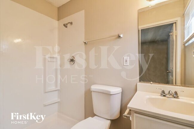 Building Photo - 6208 Silver Fox Dr