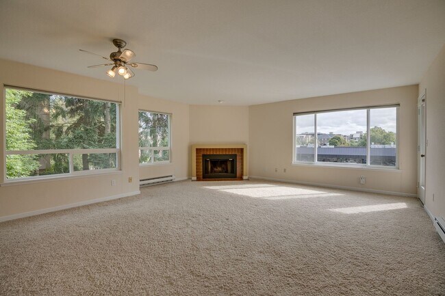 Building Photo - Downtown Mercer Island Condo Available Now!