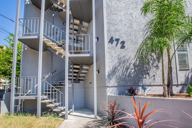 Building Photo - 472 Jean