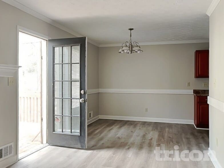 Building Photo - 605 Lake Dr SW