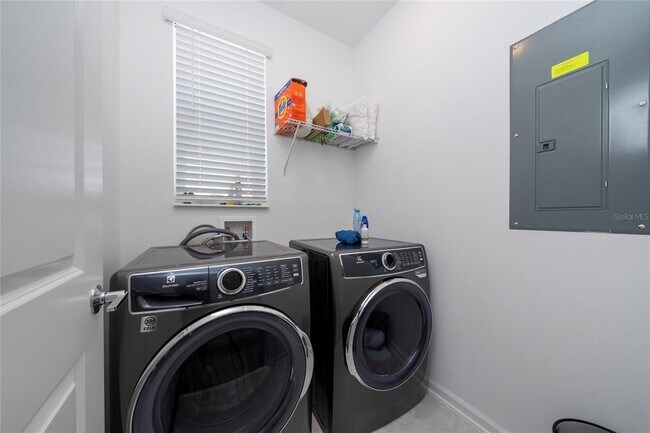 Building Photo - 4132 Jespersen St