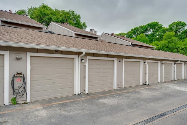 Building Photo - 1730 Timber Ridge Rd
