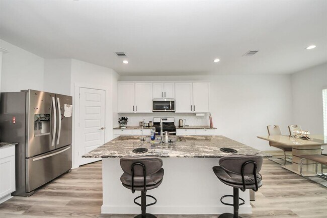 Building Photo - 31515 Avebury Lake Ln