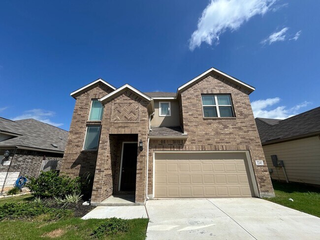 Primary Photo - 4/2.5/2 with Large Game Room / Near Gruene...