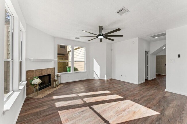 Building Photo - 2830 Fern Hill Dr