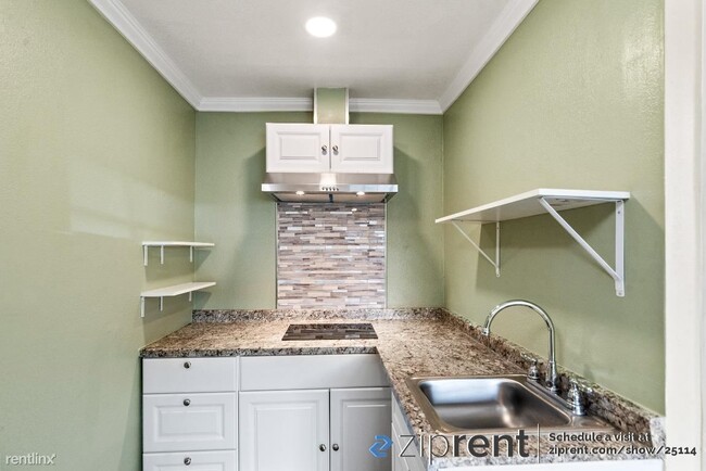 Building Photo - Studio, 1 bath 4plex - 1935 Kinross Way, S...