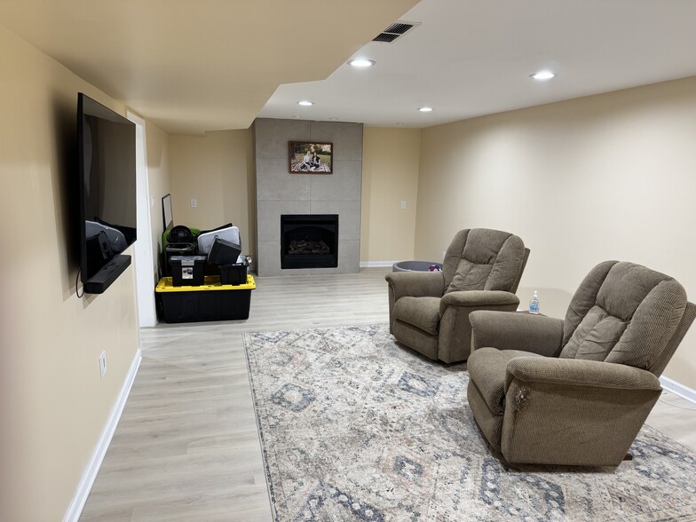 Building Photo - 1821 Prindle Dr