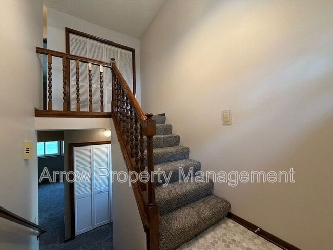 Building Photo - 5547 S 38th St