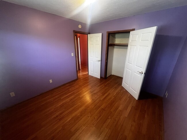 Building Photo - 230 S Circlecrest Dr