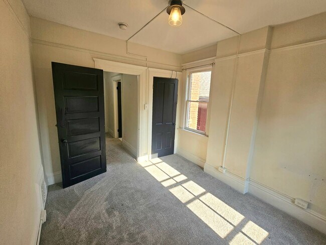 Building Photo - 2073 Emerson St