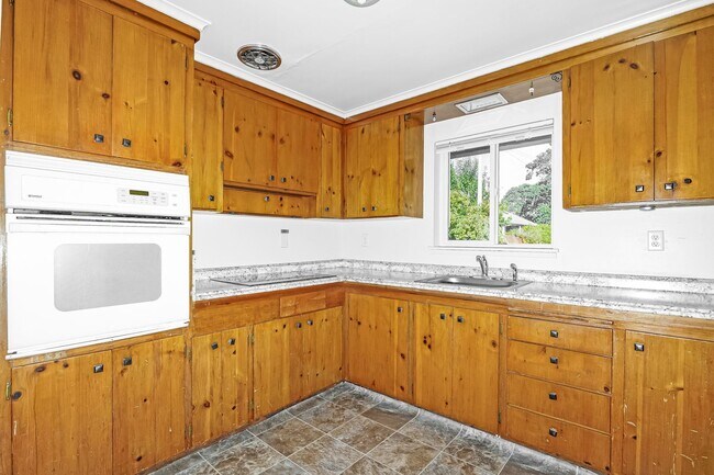 Building Photo - 9725-27 Lake Steilacoom Dr SW
