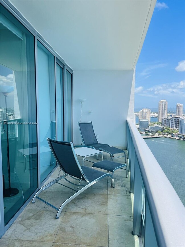 Building Photo - 1331 Brickell Bay Dr