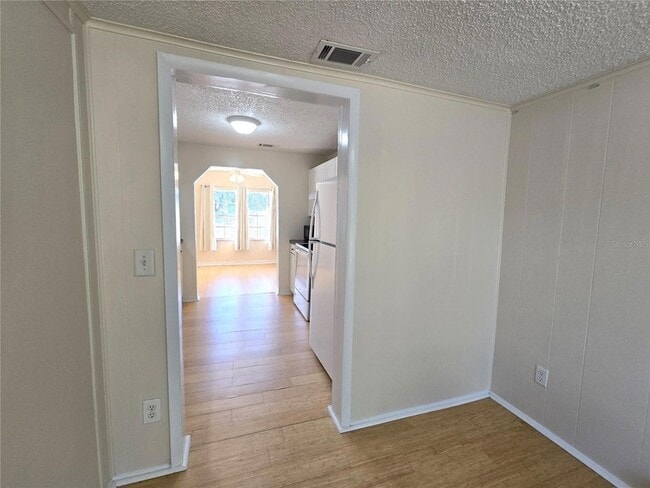 Building Photo - 309 Lakedale Dr