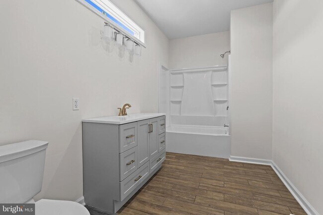 Building Photo - 819 11th Ave